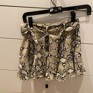 NWOT Zara Snakeskin Skirt